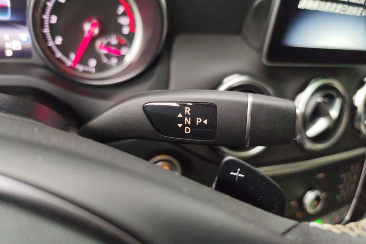 Used Mercedes-Benz GLA 2018 GLA 220 4MATIC Sport Edition Gear Lever