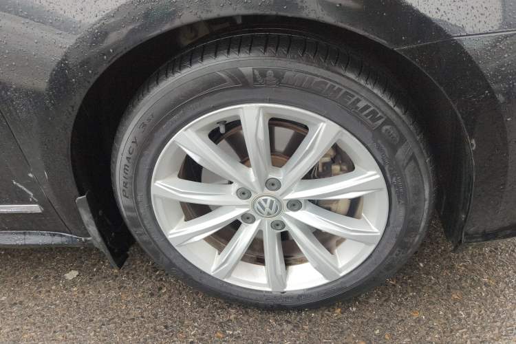 Used Volkswagen Passat 2016 330TSI DSG Prestige Edition Right Front Wheel Hub