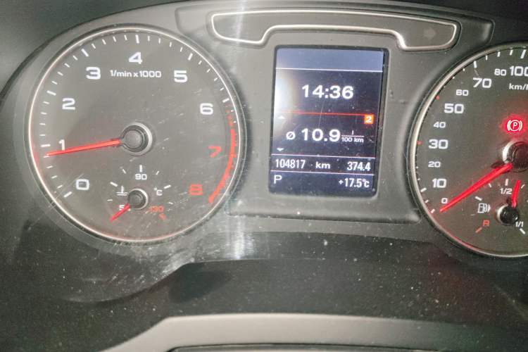 Used Audi Q3 2013 35 TFSI quattro Comfort Model Odometer Close Up