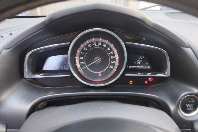 Used Mazda 3 Axela 2016 Sedan 1.5L Automatic Comfort Model
