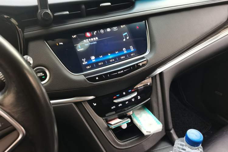 Used Cadillac XT5 2016 25T Luxury Model Audio And AC Panel