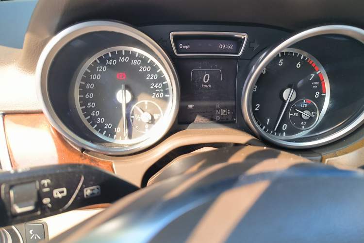 Used Mercedes-Benz M-Class 2012 ML 350 Luxury Edition Instrument Cluster