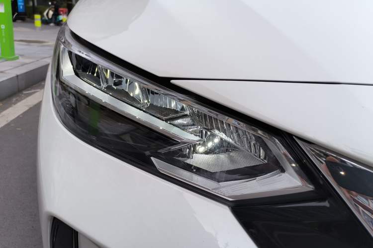 Used Nissan Sylphy 2021 1.6L XL CVT Enjoyment Edition Right Front Headlight