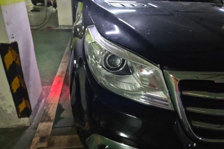 Used Haval H9 2015 2.0T Four-Wheel Drive Standard Model 7 Seats Right Front Headlight