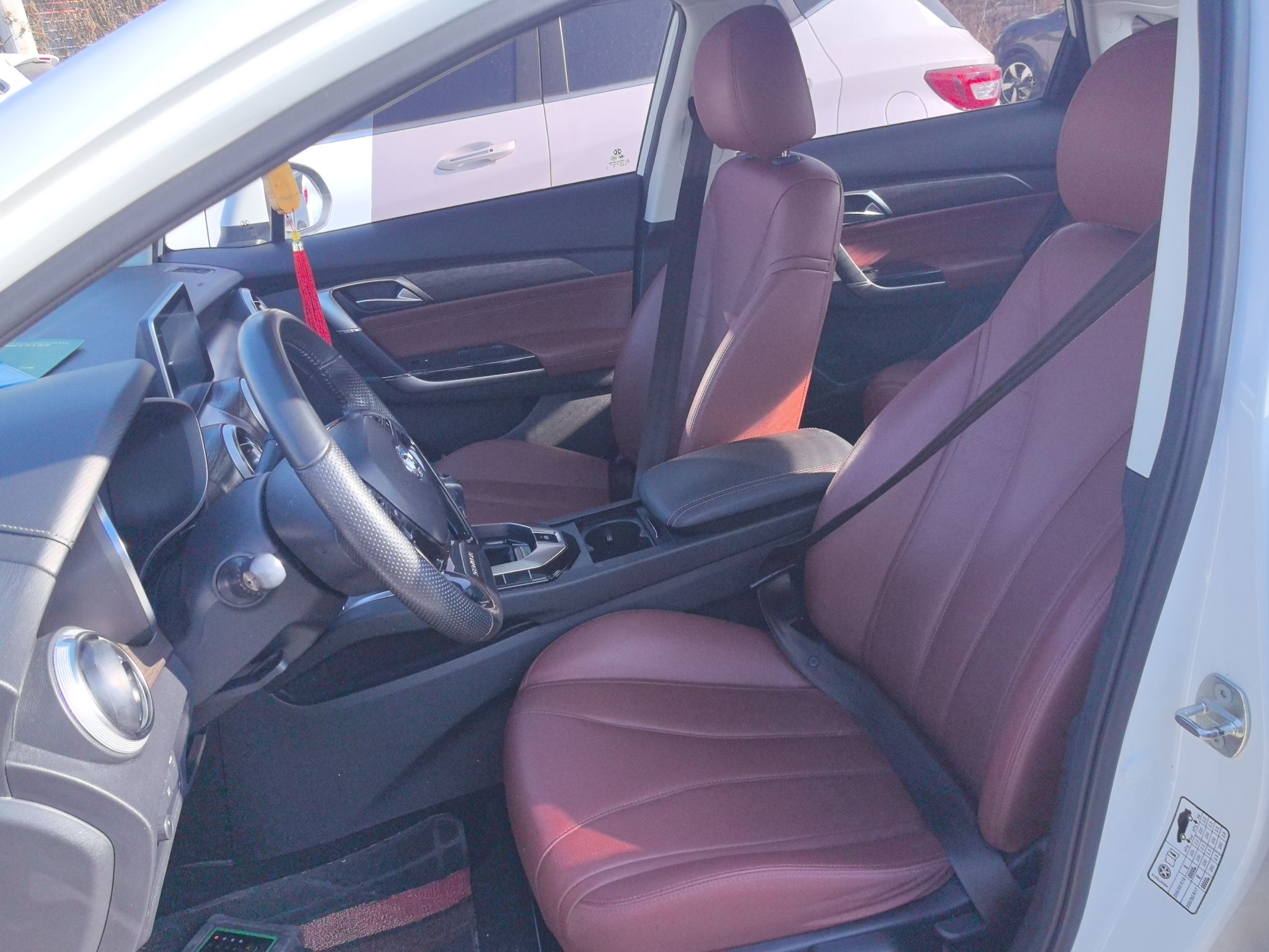 Переднее сиденье в автомобиле