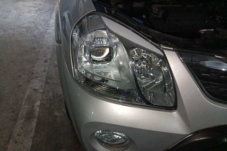 Used Hyundai Tucson 2013 2.0L Automatic Two-Wheel Drive Comfort Version Right Front Headlight