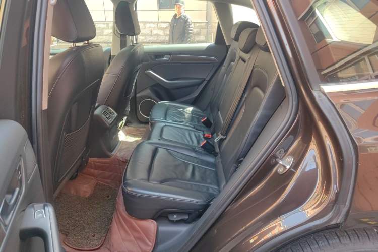 Used Audi Q5 2015 40 TFSI Comfort Model Left Rear Seat