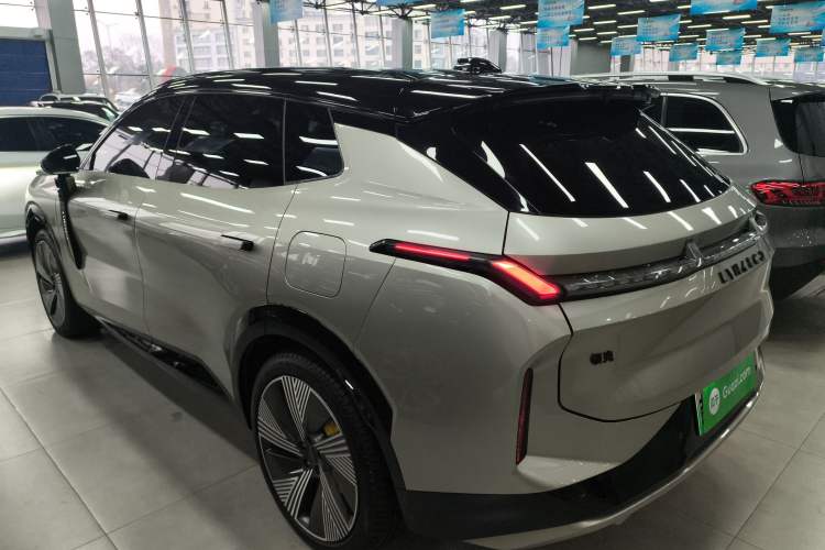 Used Lynk & Co 08 EM-P 2023 120km Long-Range Halo Rear Left 45 Deg