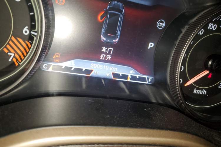 Used Jeep Cherokee 2014 2.4L Luxury Edition Odometer Close Up