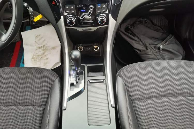 Used Hyundai Sonata 2015 Classic 2.0L Automatic Leading Edition Gear Lever