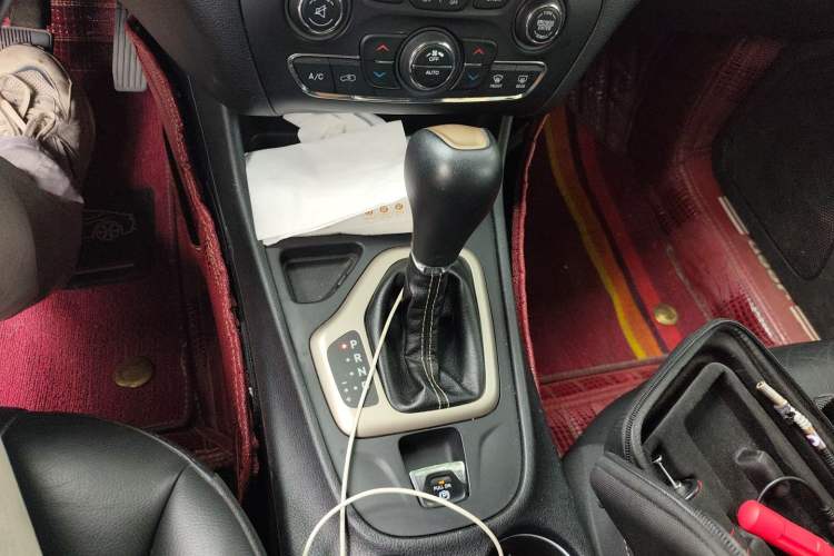 Used Jeep Cherokee 2017 2.0L Superior Edition Gear Lever