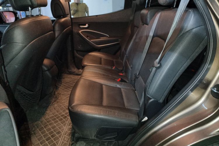 Used Hyundai Santa Fe 2013 2.4L Automatic 4x4 Smart Version