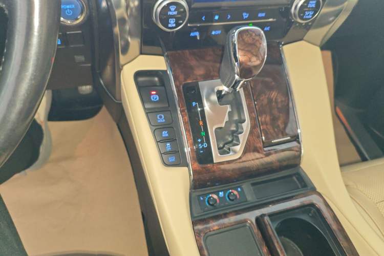 Used Toyota Alphard 2019 Dual-Engine 2.5L Luxury Edition
