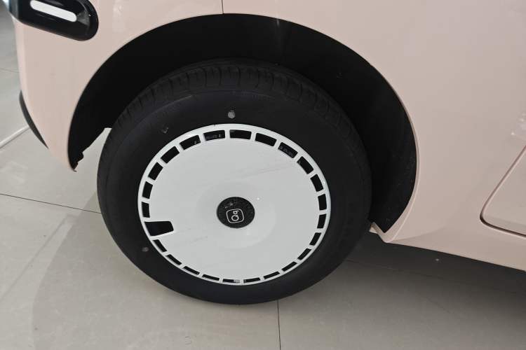 Used Chery QQ Ice Cream 2025 205km Qi Energy Version Right Rear Wheel Hub