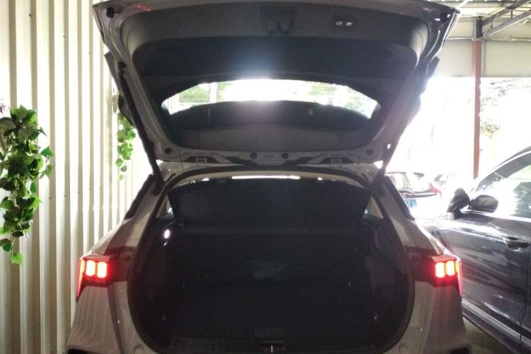 Used Lynk & Co 06 EM-P 2022 PHEV 84 km Range Pro Version