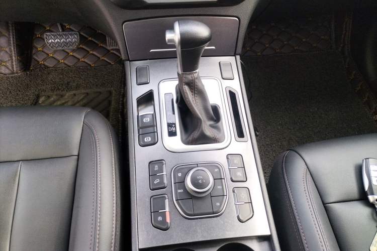 Used Haval H6 Coupe 2018 Red-Label 1.5T Automatic Two-Wheel Drive Ultra-Luxury Model Gear Lever