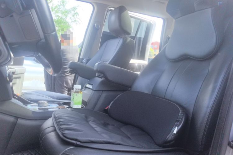 Used Land Rover Discovery 2016 3.0 SC Obsidian Black Heritage Edition HSE Left Front Seat