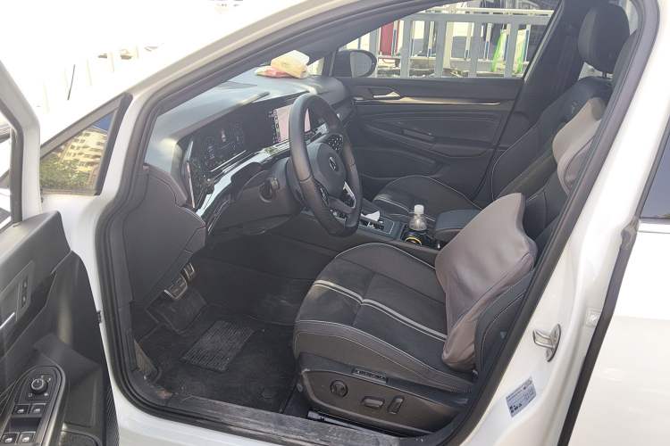 Used Volkswagen Golf 2023 280TSI DSG R-Line Lite Driver Seat