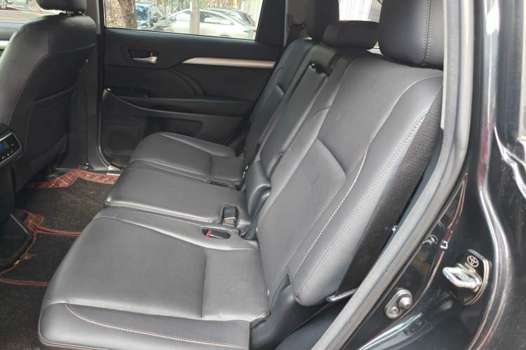 Used Toyota Highlander 2018 2.0T Four-Wheel Drive Luxury Edition 7 Seats China V Emission Standard
