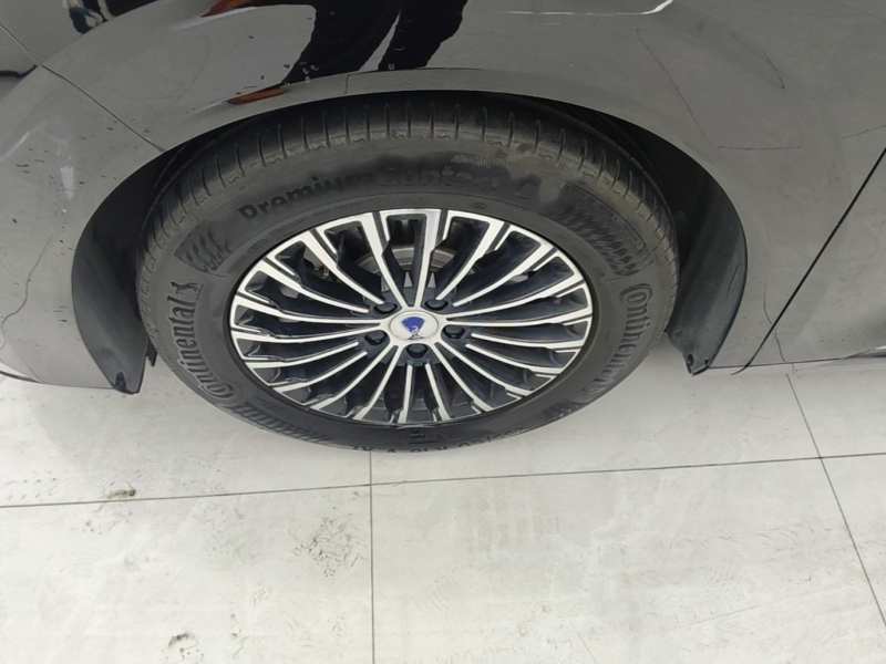 Used Denza D9 2022 EV 600 Four-Wheel Drive Prestige Model — 22