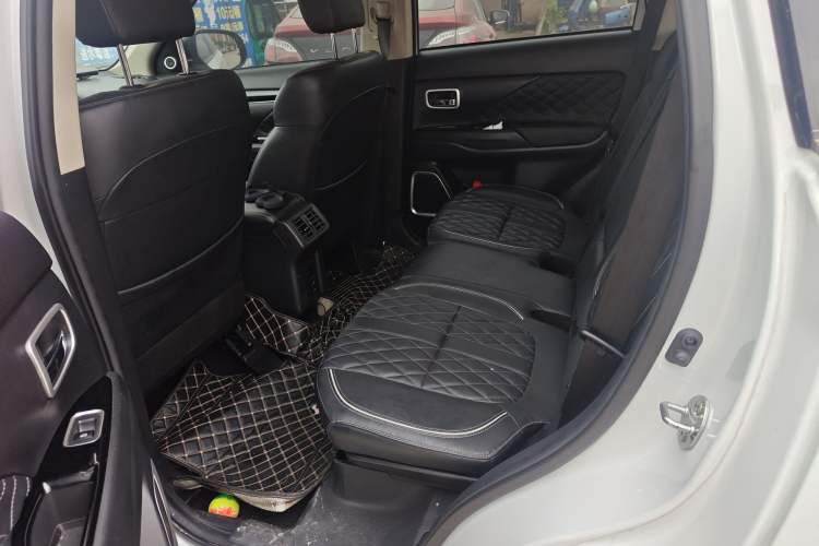 Used Mitsubishi Outlander 2021 2.0L Two-Wheel Drive Comfort Edition 5 Seats Left Rear Seat