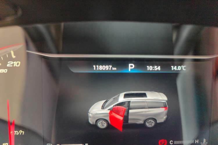 Used SAIC MAXUS G50 2019 1.5T First Edition Automatic Luxury Version 6 Seats Odometer Close Up