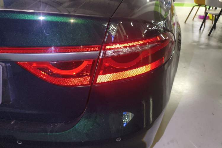 Used Jaguar XFL 2024 2.0T P250 Two-Wheel Drive Prestige Luxury Edition Right Rear Taillight