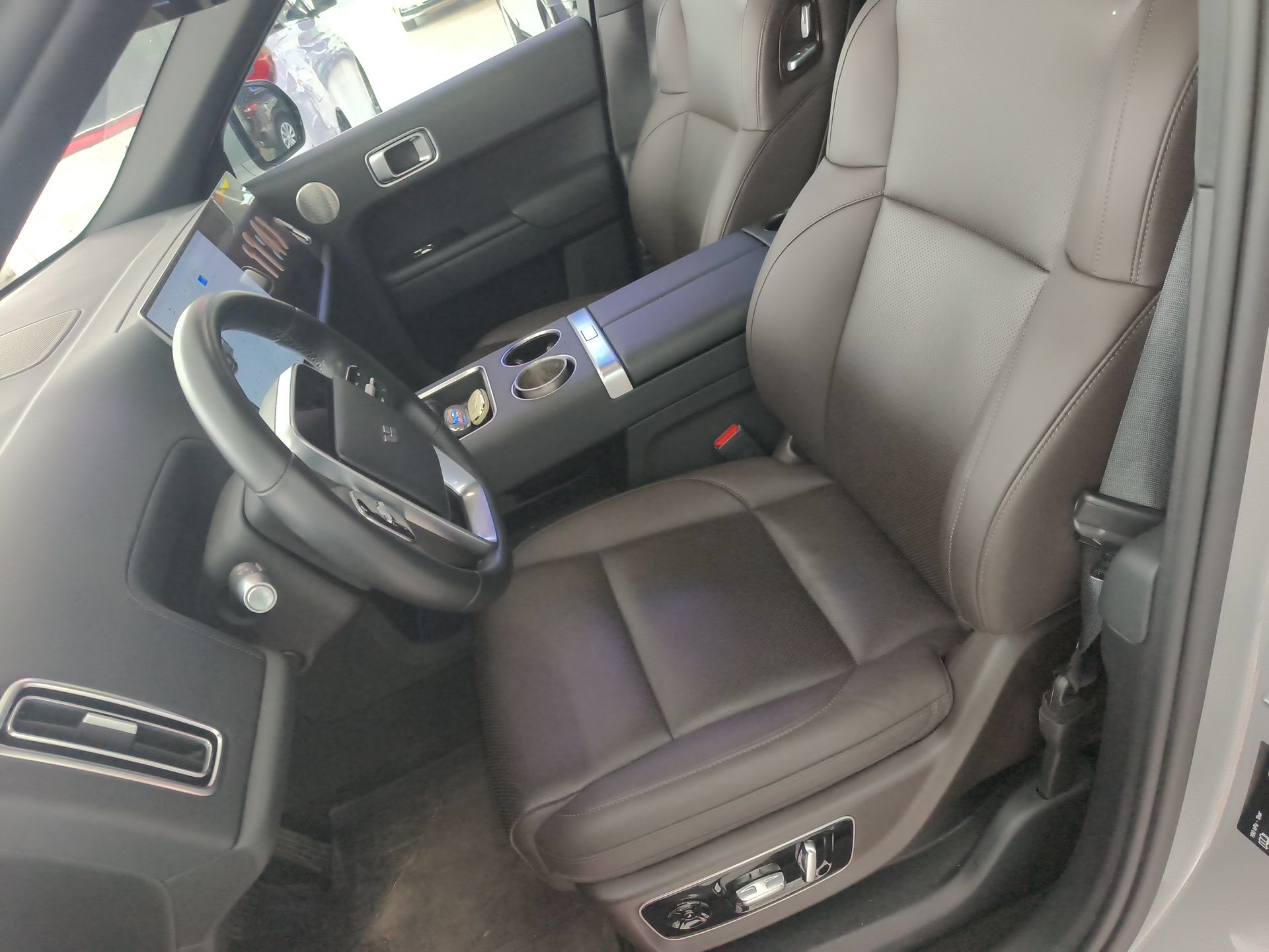 Переднее сиденье в автомобиле