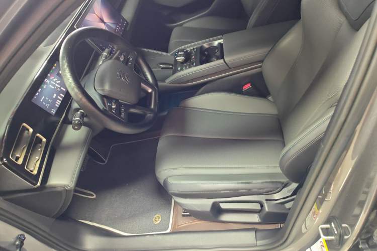 Used BYD Qin L 2025 DM-i Smart Drive 80KM Leading Model Left Front Seat