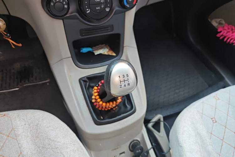 Used Ford Fiesta 2013 Sedan 1.5L Manual Fashion Edition Gear Lever