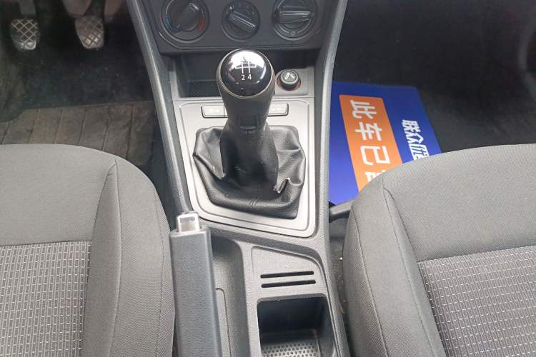 Used Volkswagen Lavida 2015 1.6L Manual Fashion Edition
