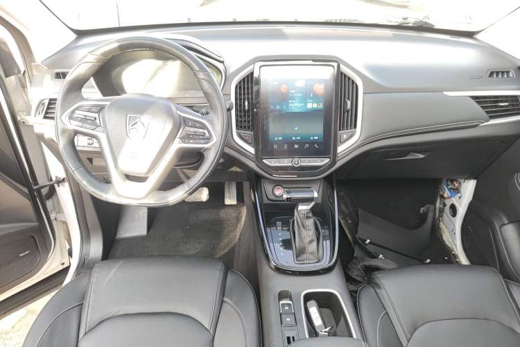 Used Baojun 530 2020 1.5T CVT Prestige Connected Version 7 Seats Center Console