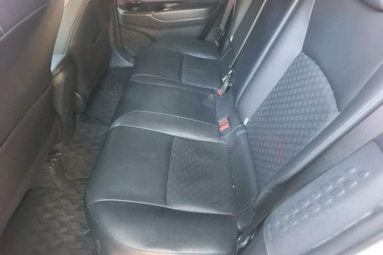 Used Toyota IZOA 2018 2.0L Yichi Version China VI Standard
