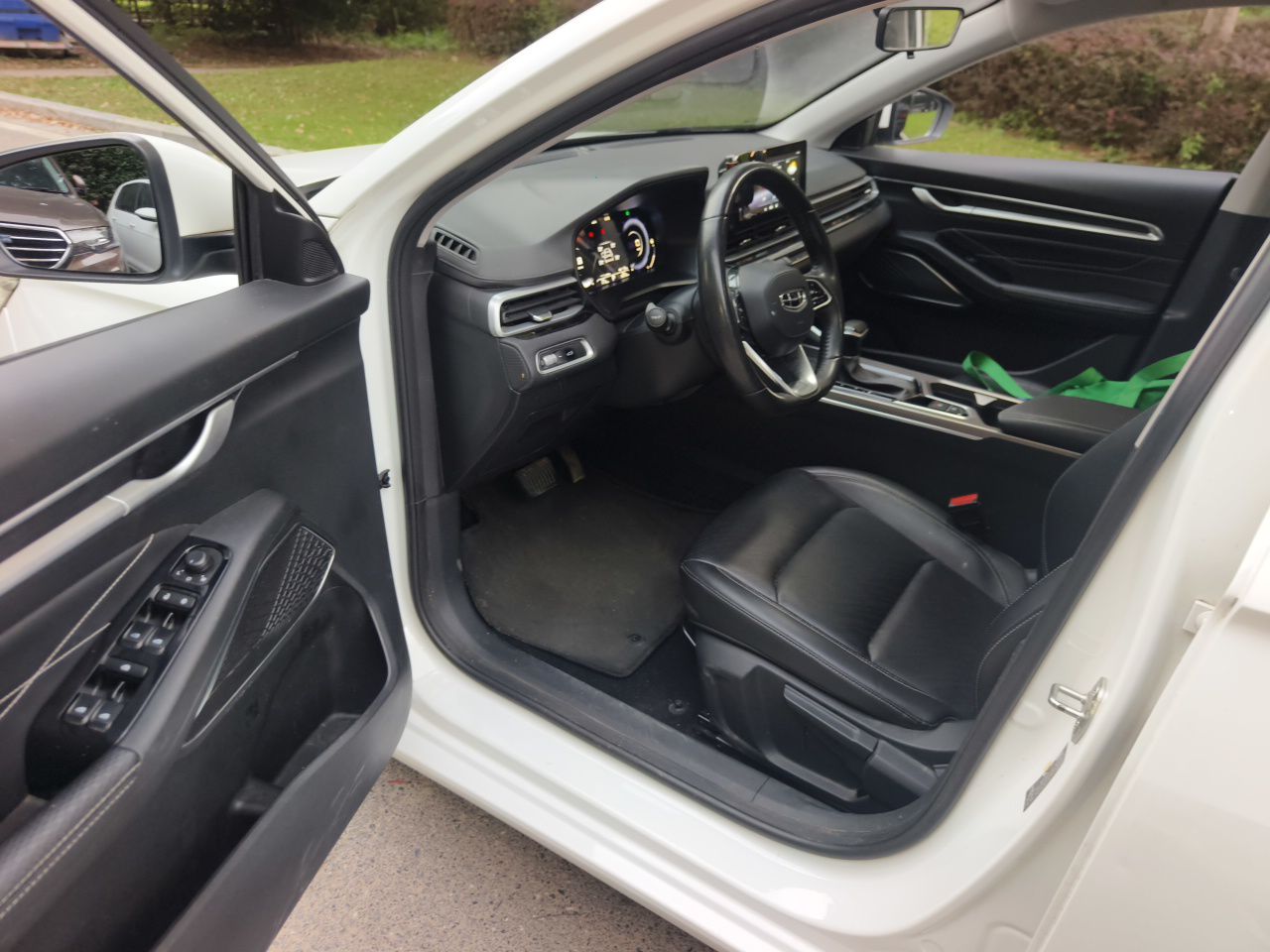 Geely Auto Emgrand 2022 4th Generation 1.5L CVT Luxury Model - Premium — снимка 16