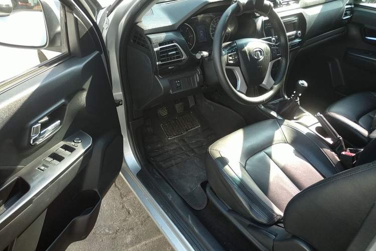 Used Great Wall Wingle 5 2017 2.0T European-spec Diesel Two-Wheel-Drive Entry-Level Big Double-Cab GW4D20D