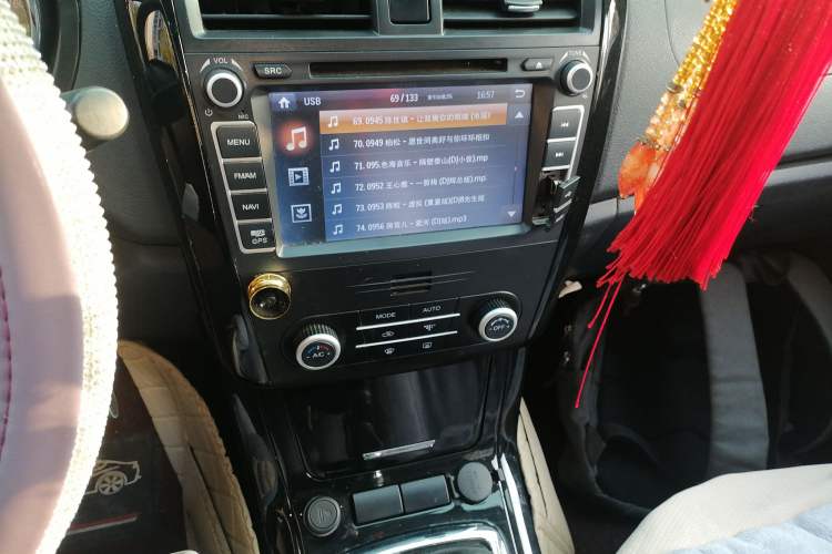 Used HYOSOW S3 2015 1.5L Luxury Model China V Standard Audio And AC Panel