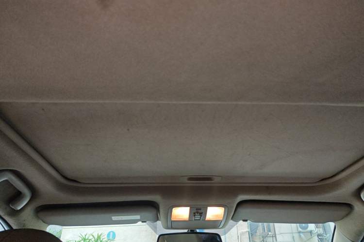 Used Toyota RAV4 2012 Luxurious 2.4L Automatic 4x4 with Stylish Features
