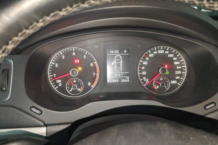 Used Volkswagen Sagitar 2012 1.4TSI Automatic Luxury Edition Instrument Cluster