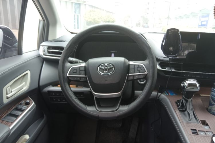 Used Toyota Sienna 2026 Model 2.5L Dual-Engine Two-Wheel-Drive Comfort Edition