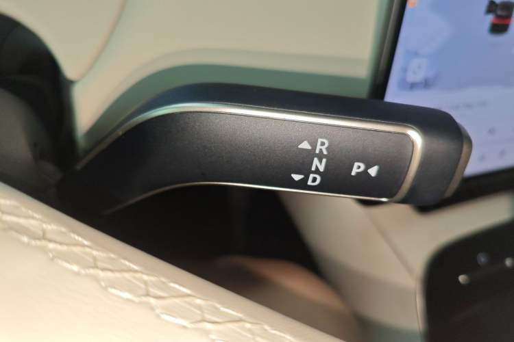 Used Nio ET5T 2025 75 kWh Touring Gear Lever