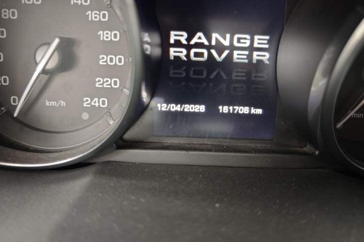 Used Land Rover Range Evoque 2013 2.0T 3-Door Ignite Edition Odometer Close Up