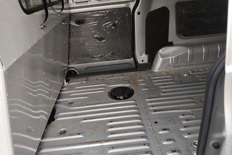 Used Wuling Hongguang V 2021 1.5L Jingqu Edition Enclosed-Window Vehicle LAR