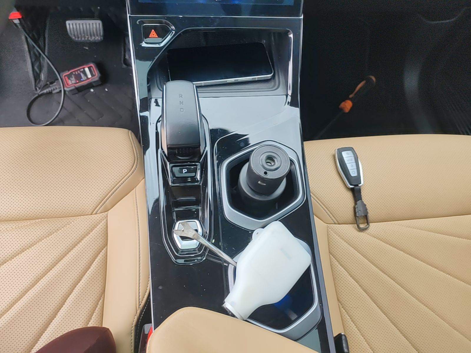 Geely Auto FX11 2023 1.5TD DCT Prestige Edition — снимка 16