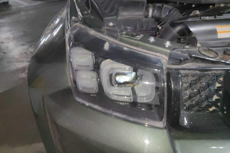 Used BAIC Off-Road BJ40 2020 2.0T Automatic Four-Wheel Drive Urban Hunter Edition Prestige Version Right Front Headlight