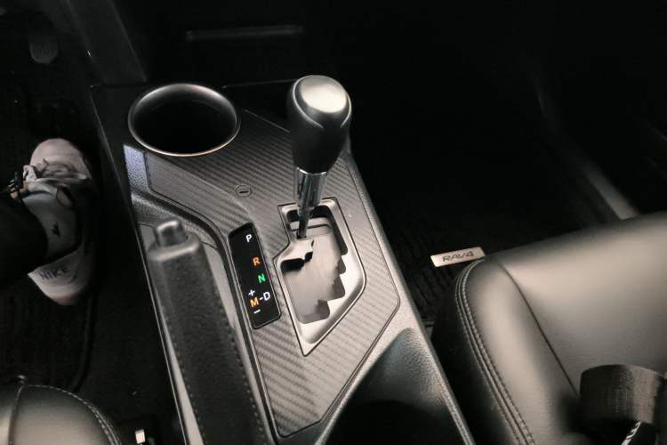 Used Toyota RAV4 2015 2.0L CVT Two-Wheel Drive Fashion Edition