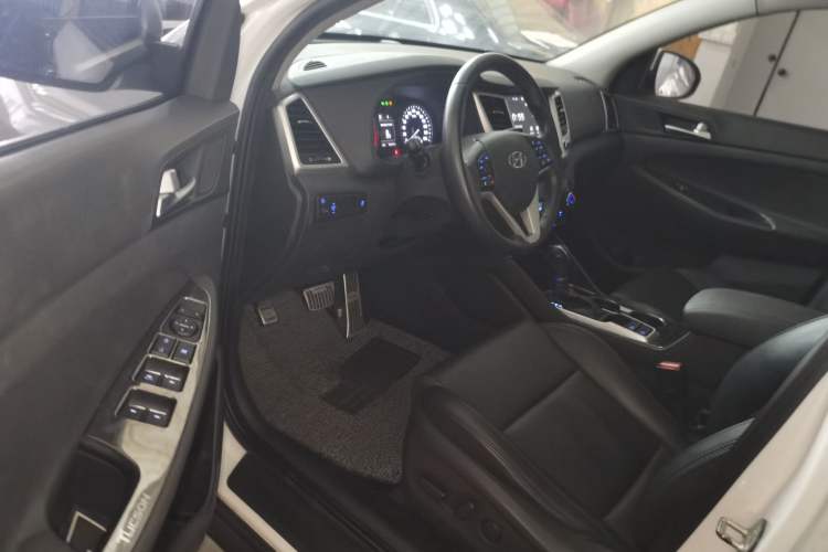 Used Hyundai Tucson 2018 1.6T Dual-Clutch Two-Wheel Drive 15th Anniversary Special Edition
