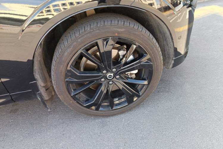 Used Volvo XC60 New Energy 2024 T8 Plug-in Hybrid Long-Range All-Wheel Drive Zhiyuan Polar Night Edition
