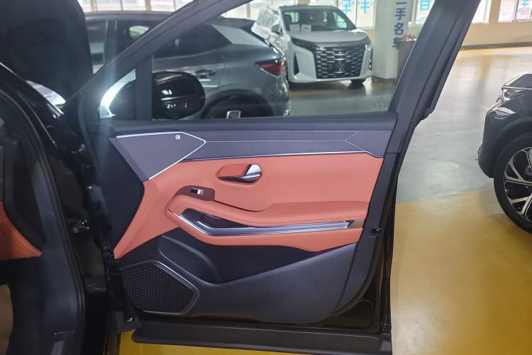 Used BYD Tang L 2025 EV 600KM All-Wheel-Drive LiDAR Flagship Model