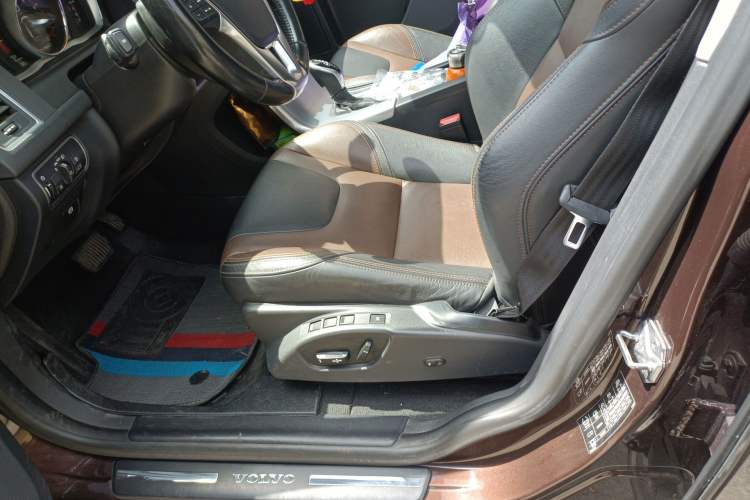 Used Volvo XC60 2017 T5 AWD Smart Upgrade Edition Left Front Seat