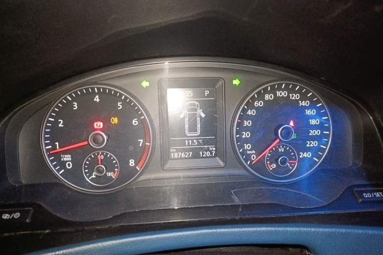 Used Volkswagen Caravelle 2014 2.0 TSI Four-Wheel Drive Comfort Edition Instrument Cluster